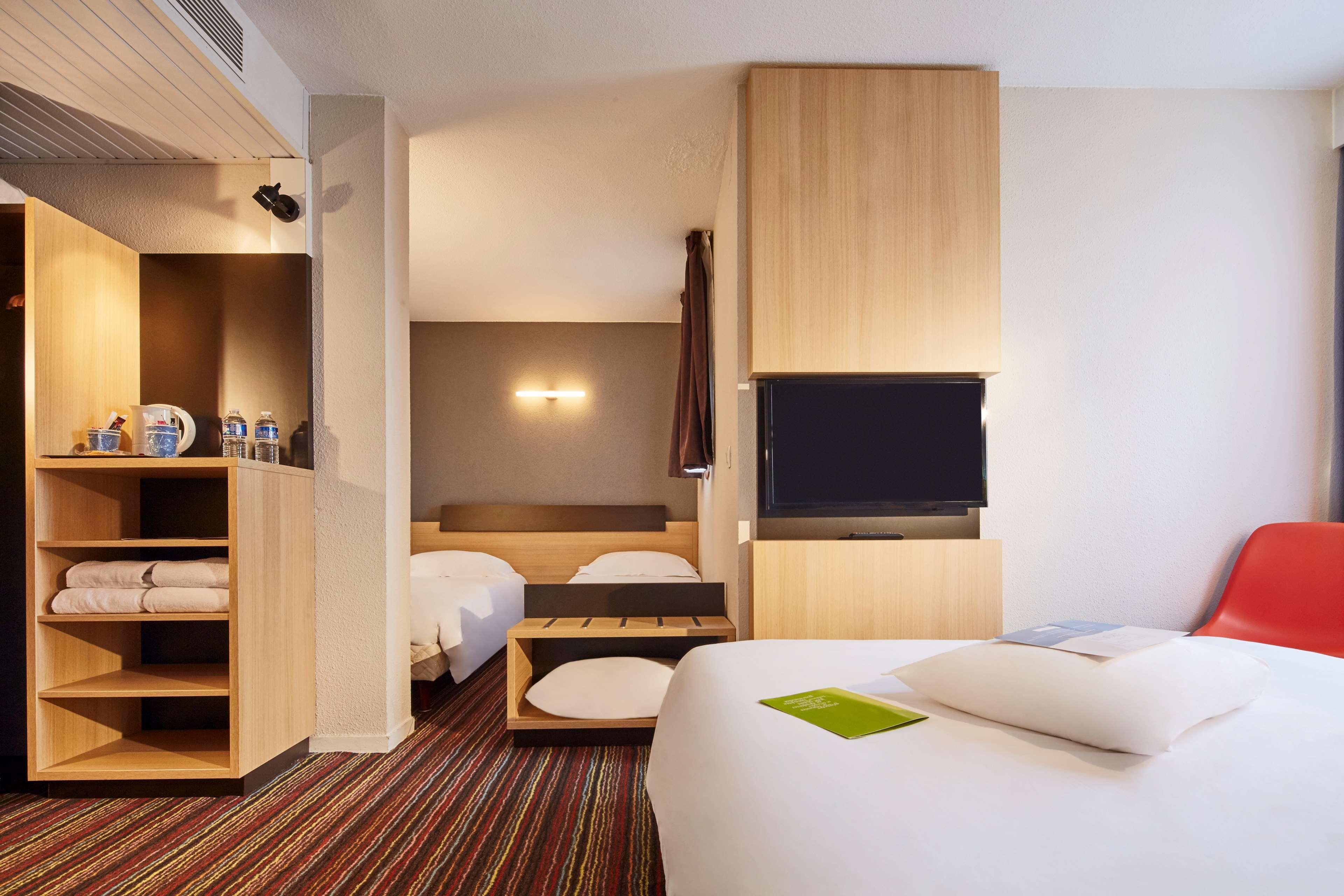 Kyriad Tours Sud - Chambray Les Tours Buitenkant foto