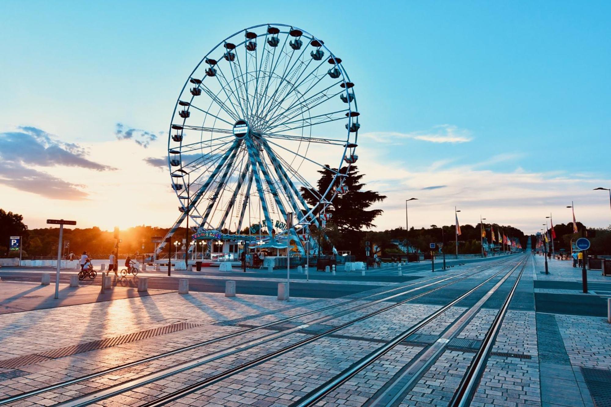 Kyriad Tours Sud - Chambray Les Tours Buitenkant foto