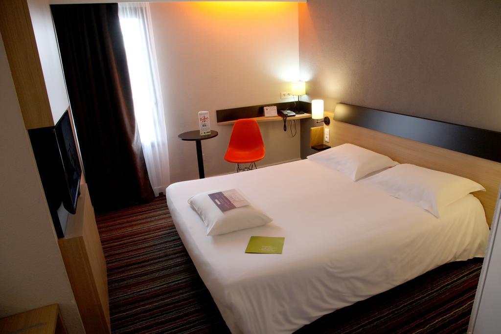 Kyriad Tours Sud - Chambray Les Tours Buitenkant foto